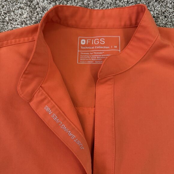 FIGS Rafaela Oversized Scrub Top WXXSW1003 Sunset Orange Size Medium NWOT - Picture 2 of 10